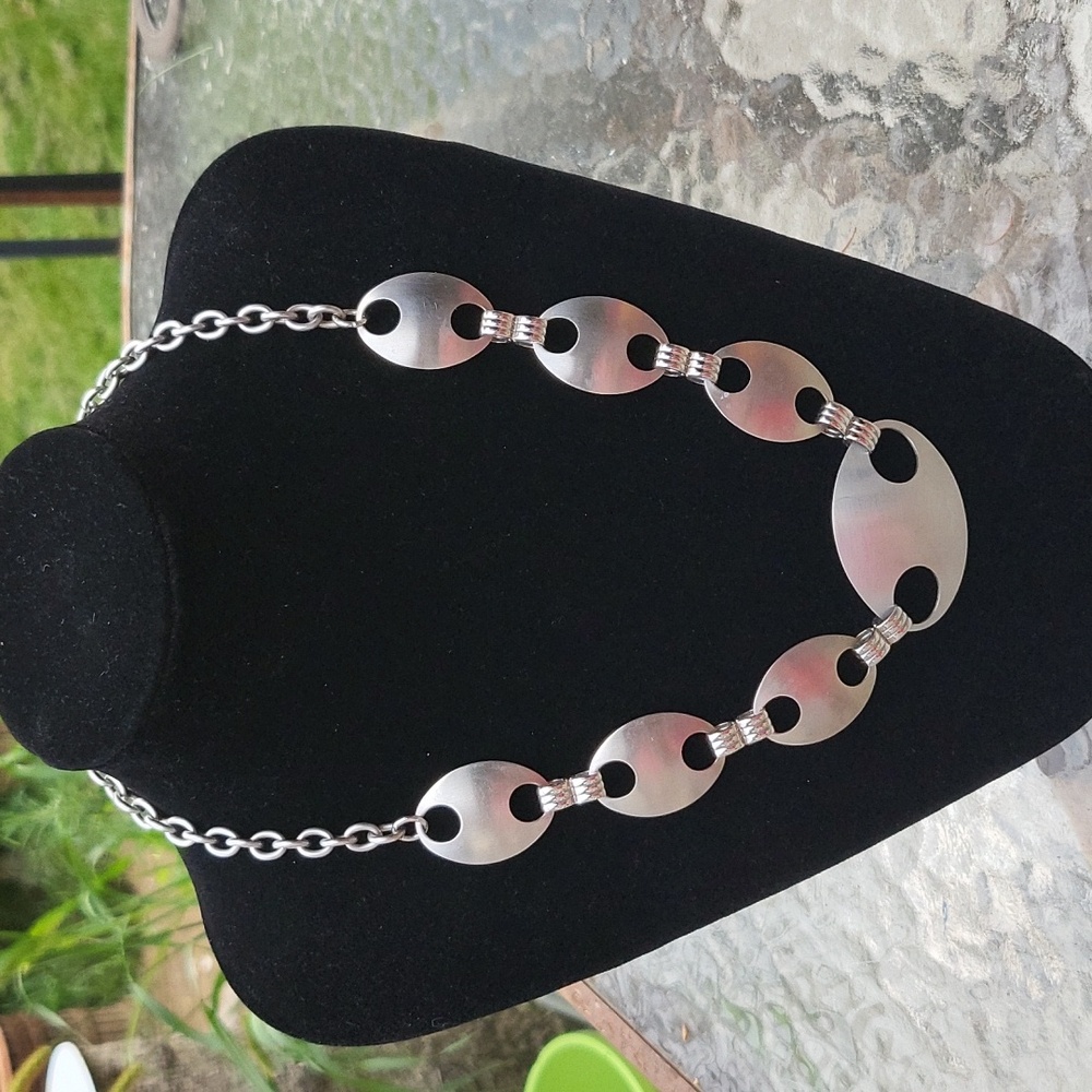 Necklace look vintage
